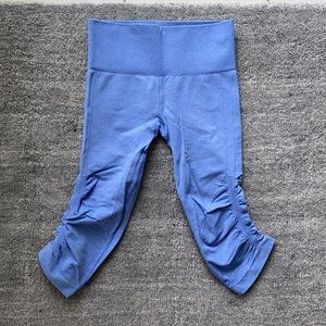 Rare color, great condition and no stains.